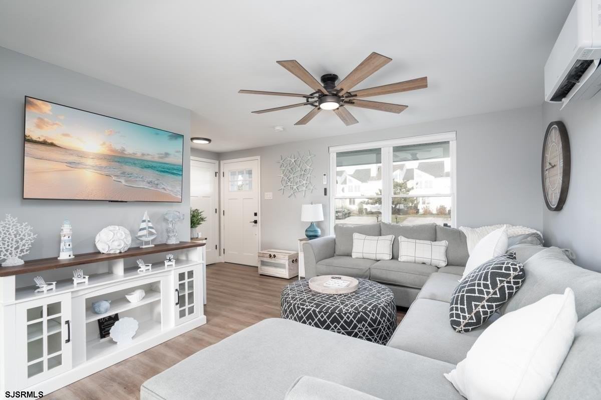 702 Lagoon Blvd - Photo 4 of 48