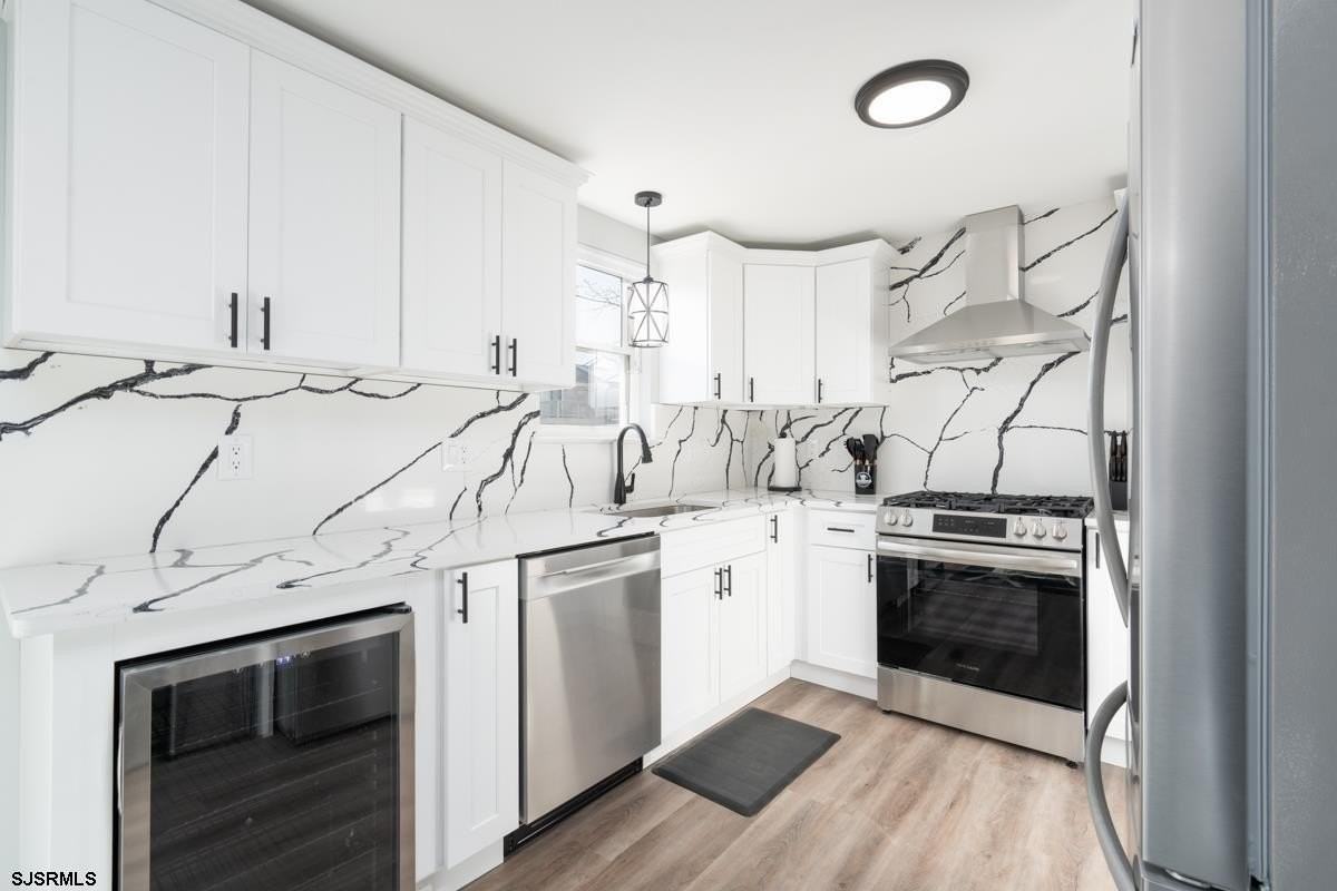 702 Lagoon Blvd - Photo 5 of 48
