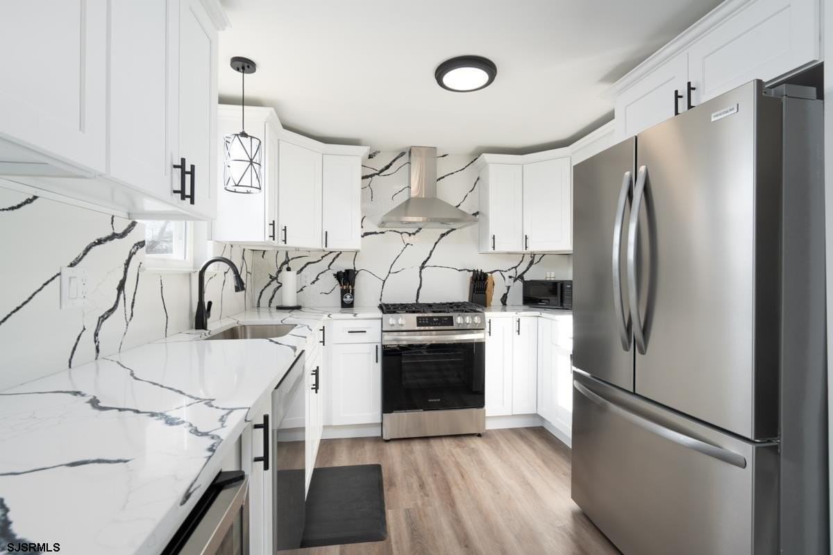 702 Lagoon Blvd - Photo 7 of 48