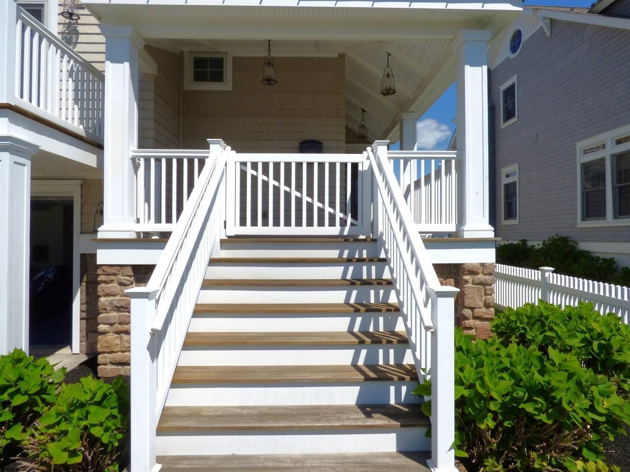 1340 Pleasure Ave - Photo 3 of 48