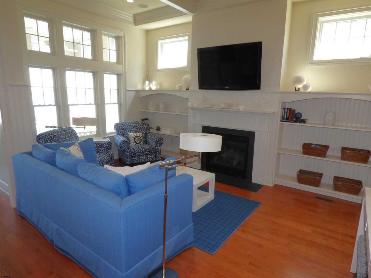 1340 Pleasure Ave - Photo 4 of 48