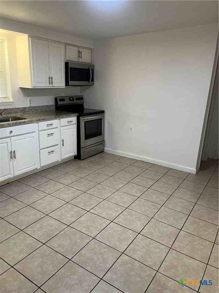 1005 Hackberry St #A - Photo 2 of 8
