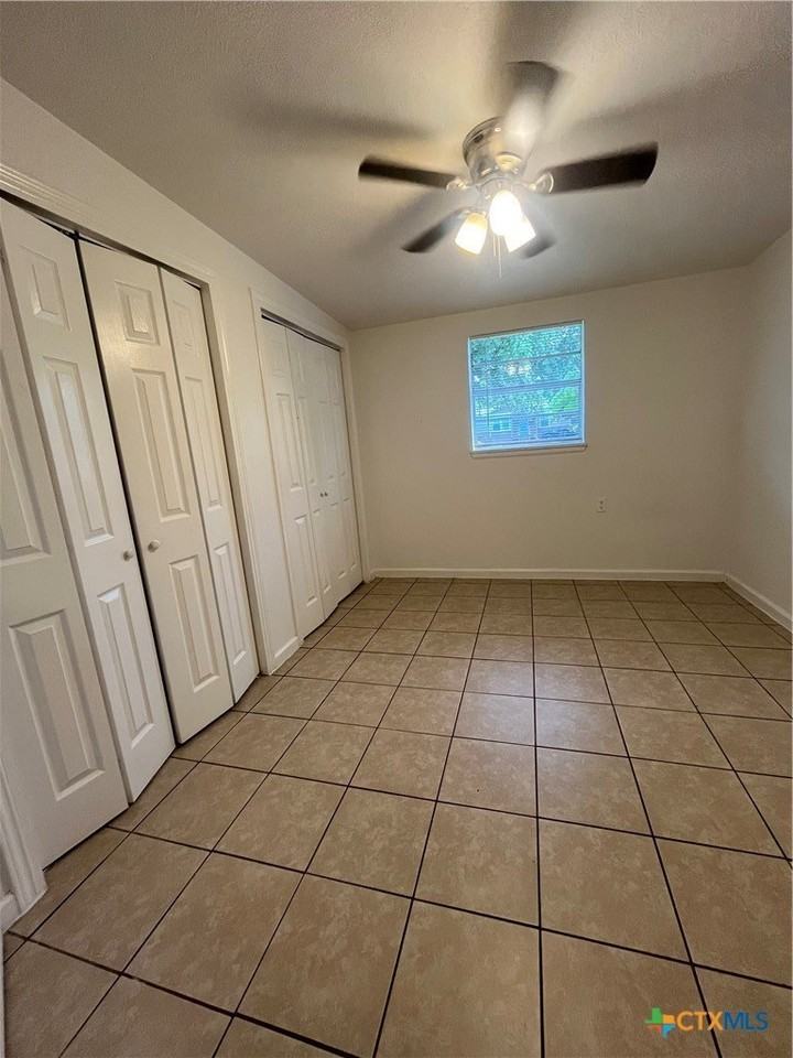 1005 Hackberry St #A - Photo 4 of 8