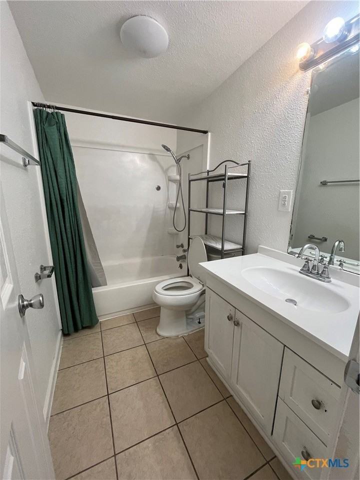 1005 Hackberry St #A - Photo 5 of 8