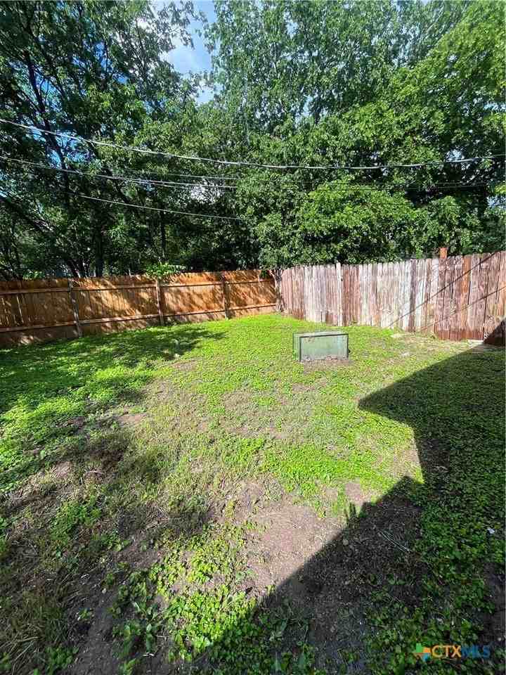 1005 Hackberry St #A - Photo 7 of 8