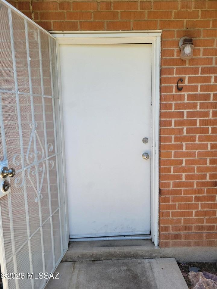 1733 E Hedrick Dr #C - Photo 2 of 14