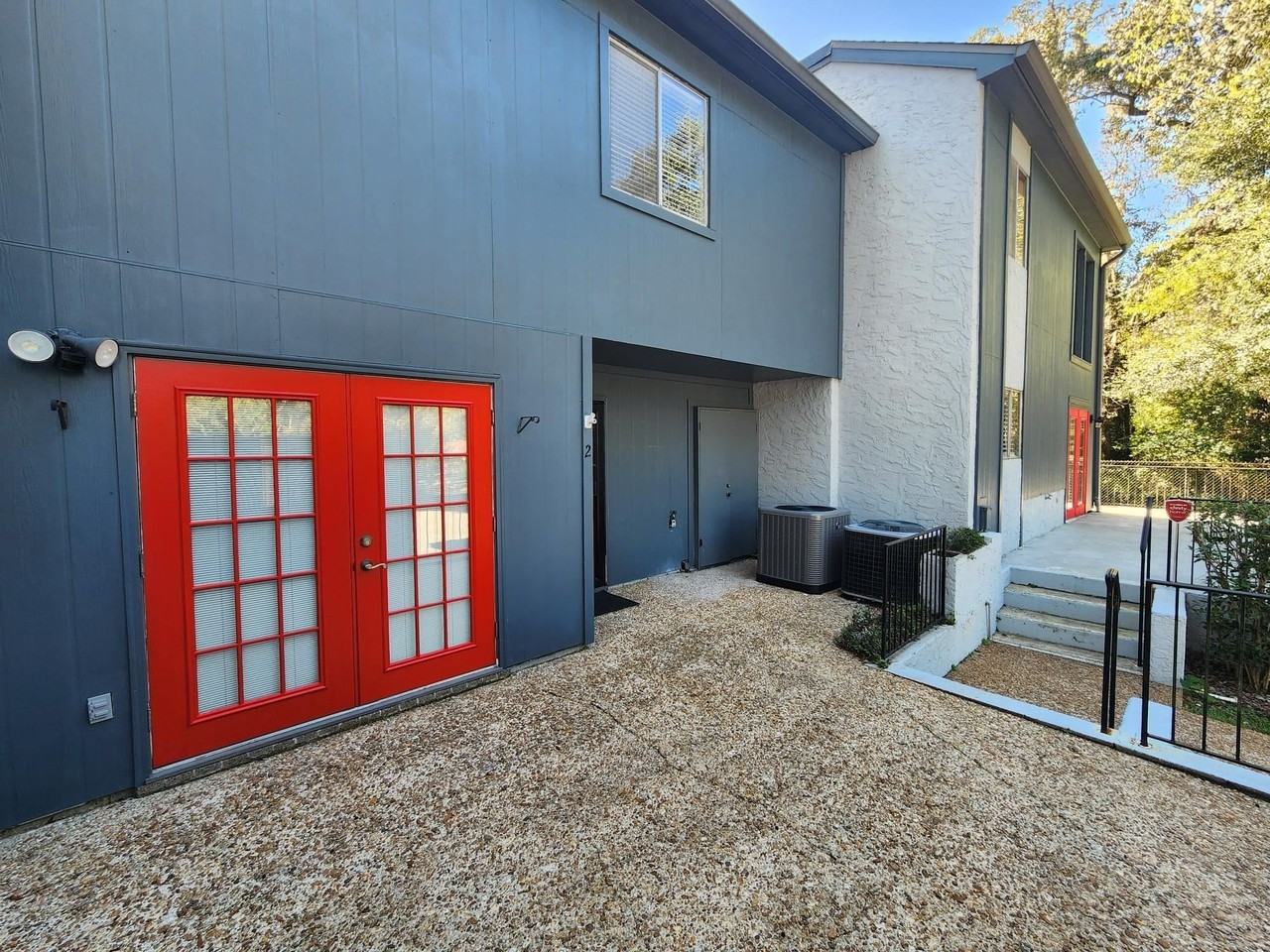 2949 Shamrock St N - Photo 2 of 41