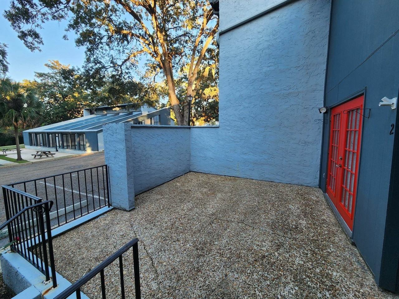 2949 Shamrock St N - Photo 3 of 41