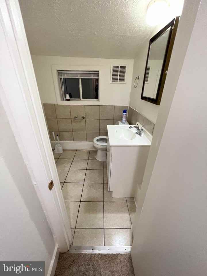1313 Virginia Ave - Photo 5 of 17
