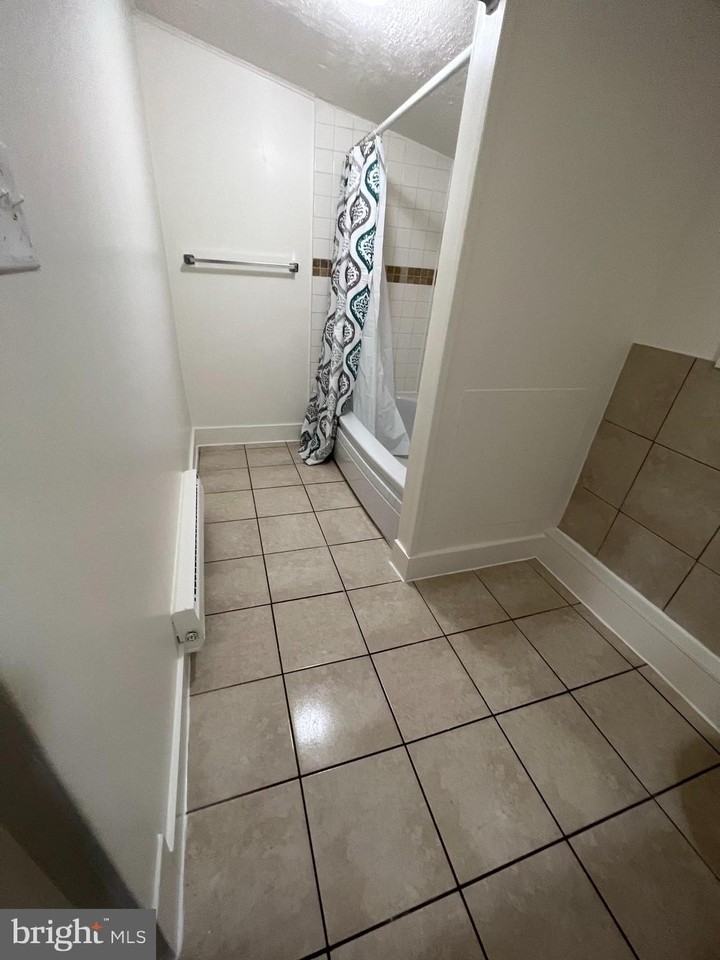 1313 Virginia Ave - Photo 6 of 17