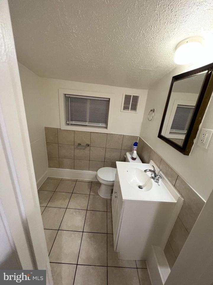 1313 Virginia Ave - Photo 7 of 17