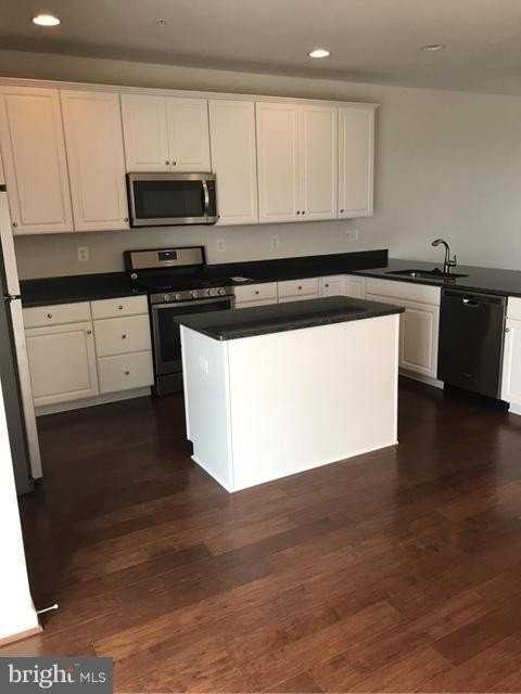 9513 Mary Geneva Ln - Photo 2 of 11