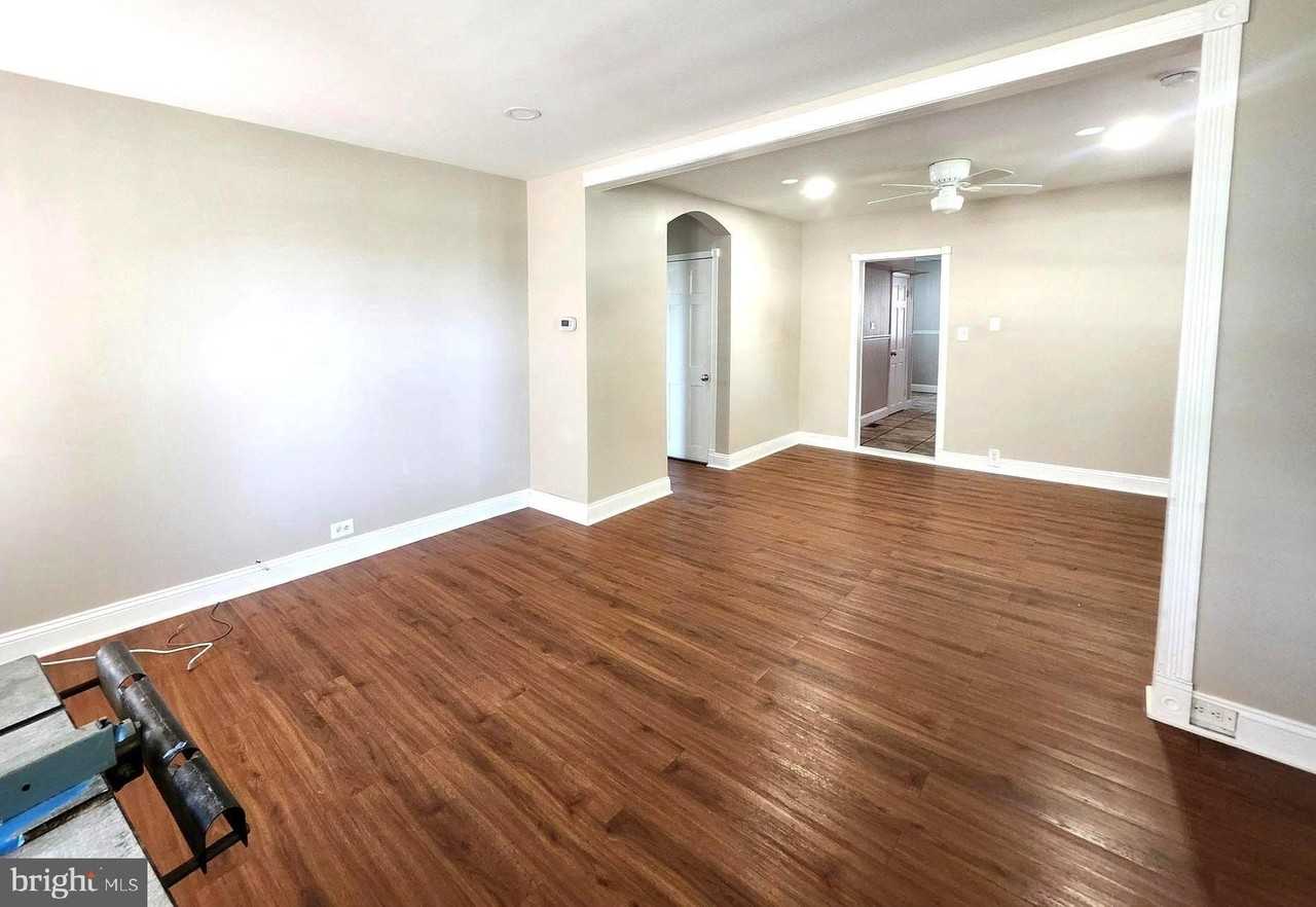 12932 Eastern Ave - Photo 3 of 16