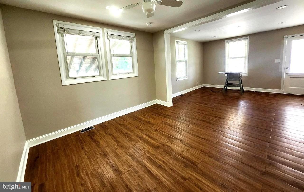 12932 Eastern Ave - Photo 5 of 16