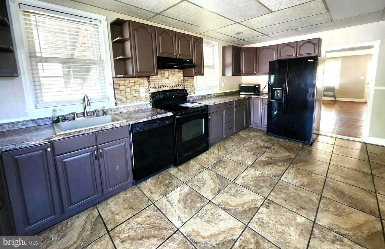 12932 Eastern Ave - Photo 6 of 16