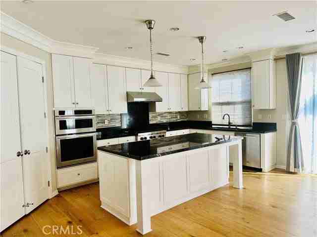 102 Chestnut Grv - Photo 2 of 8