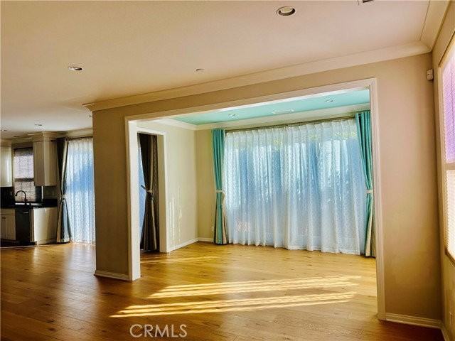 102 Chestnut Grv - Photo 4 of 8