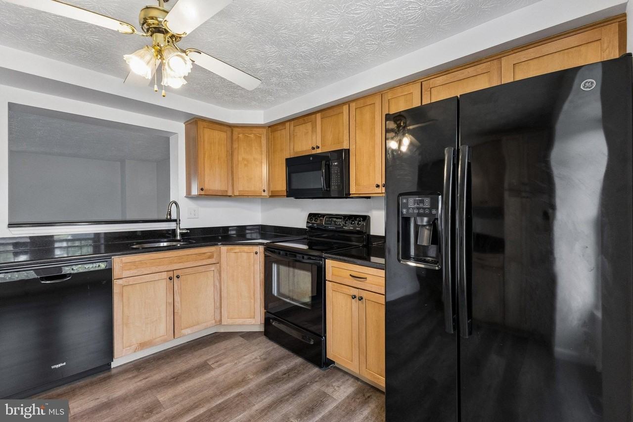 2711 Neman Ct - Photo 5 of 25