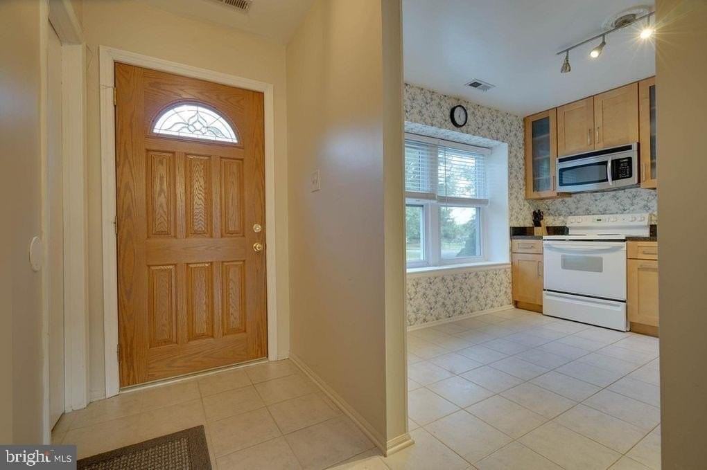 5005 Red Haven Dr - Photo 2 of 9