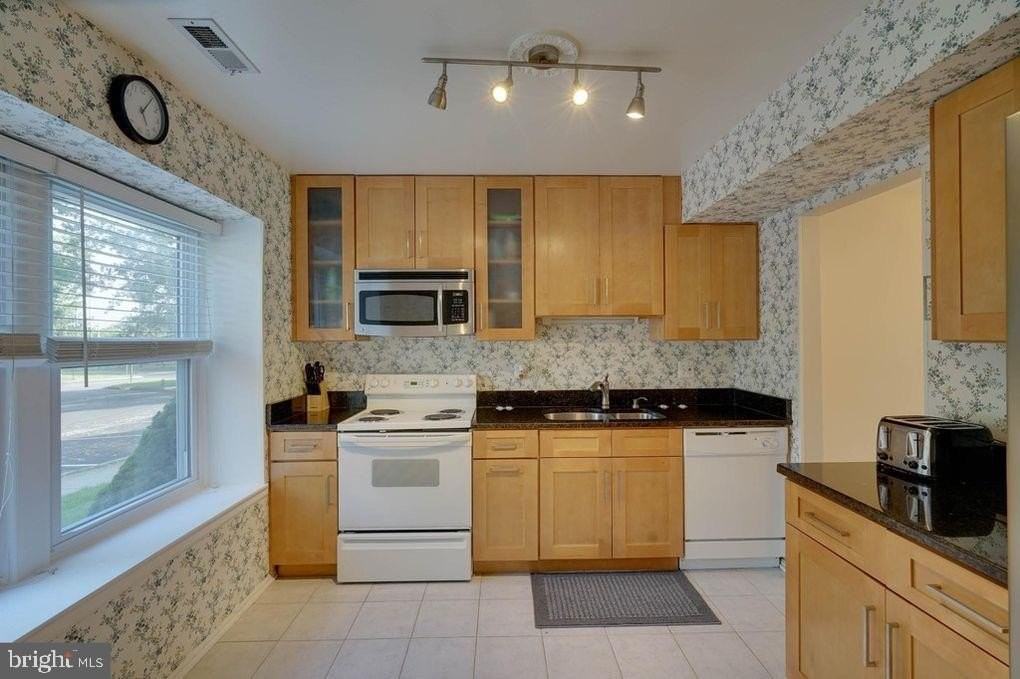 5005 Red Haven Dr - Photo 3 of 9