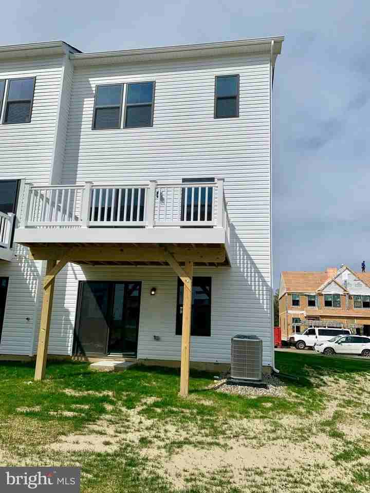 65 Rosemary Way - Photo 2 of 33