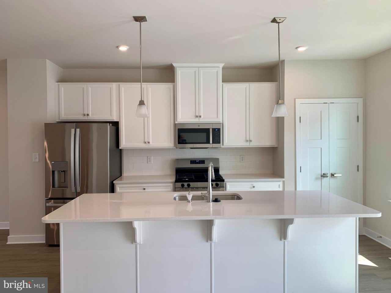 65 Rosemary Way - Photo 3 of 33