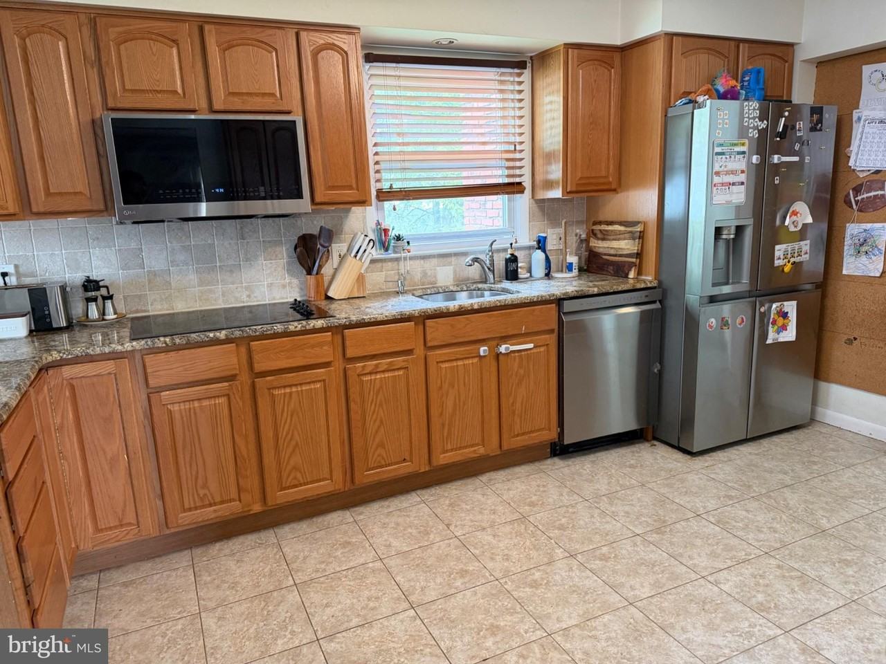 321 Surrey Rd - Photo 3 of 24