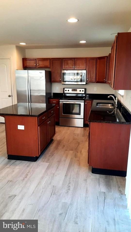 807 Schooner Ln - Photo 4 of 16