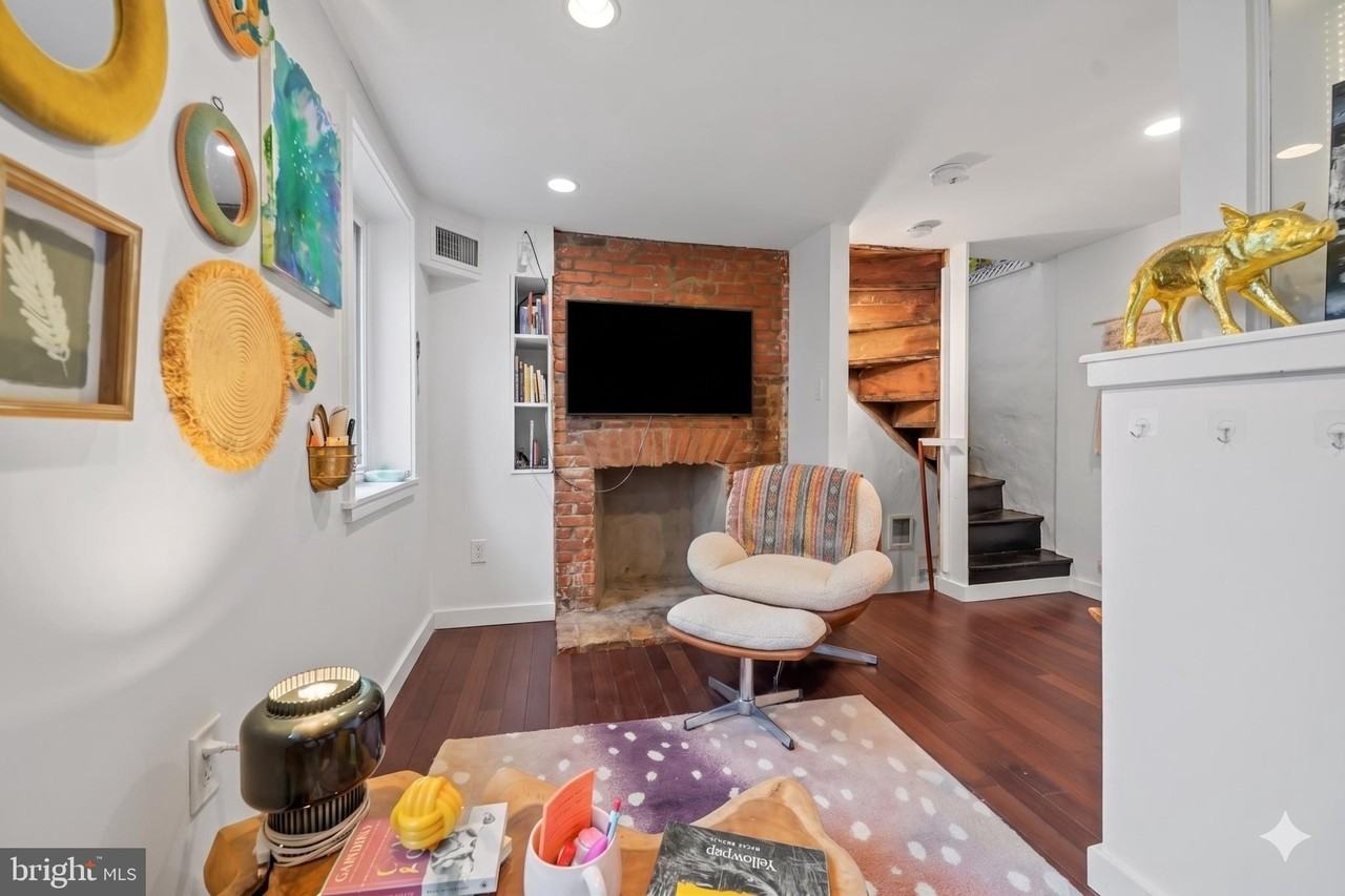 9 Bristow Pl - Photo 3 of 9