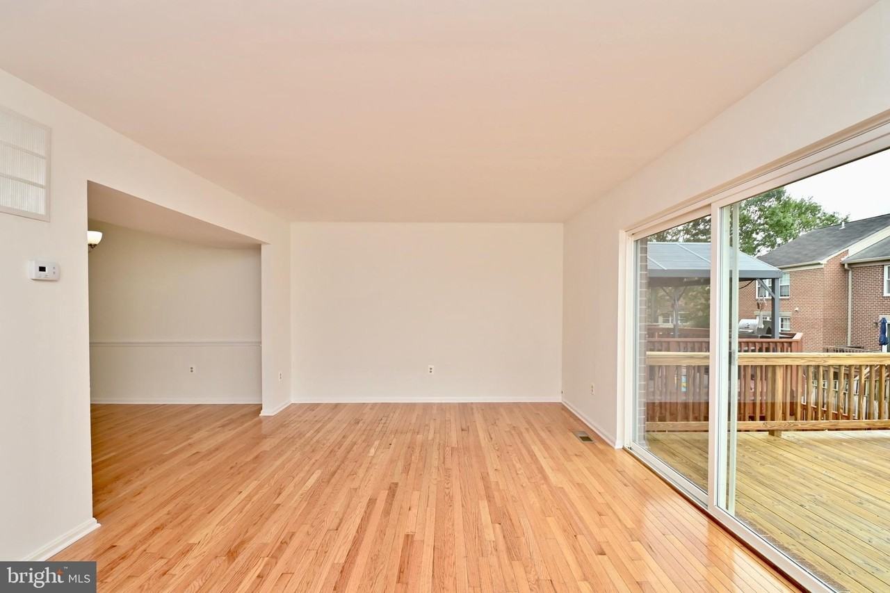 5225 Leeward Ln - Photo 6 of 50