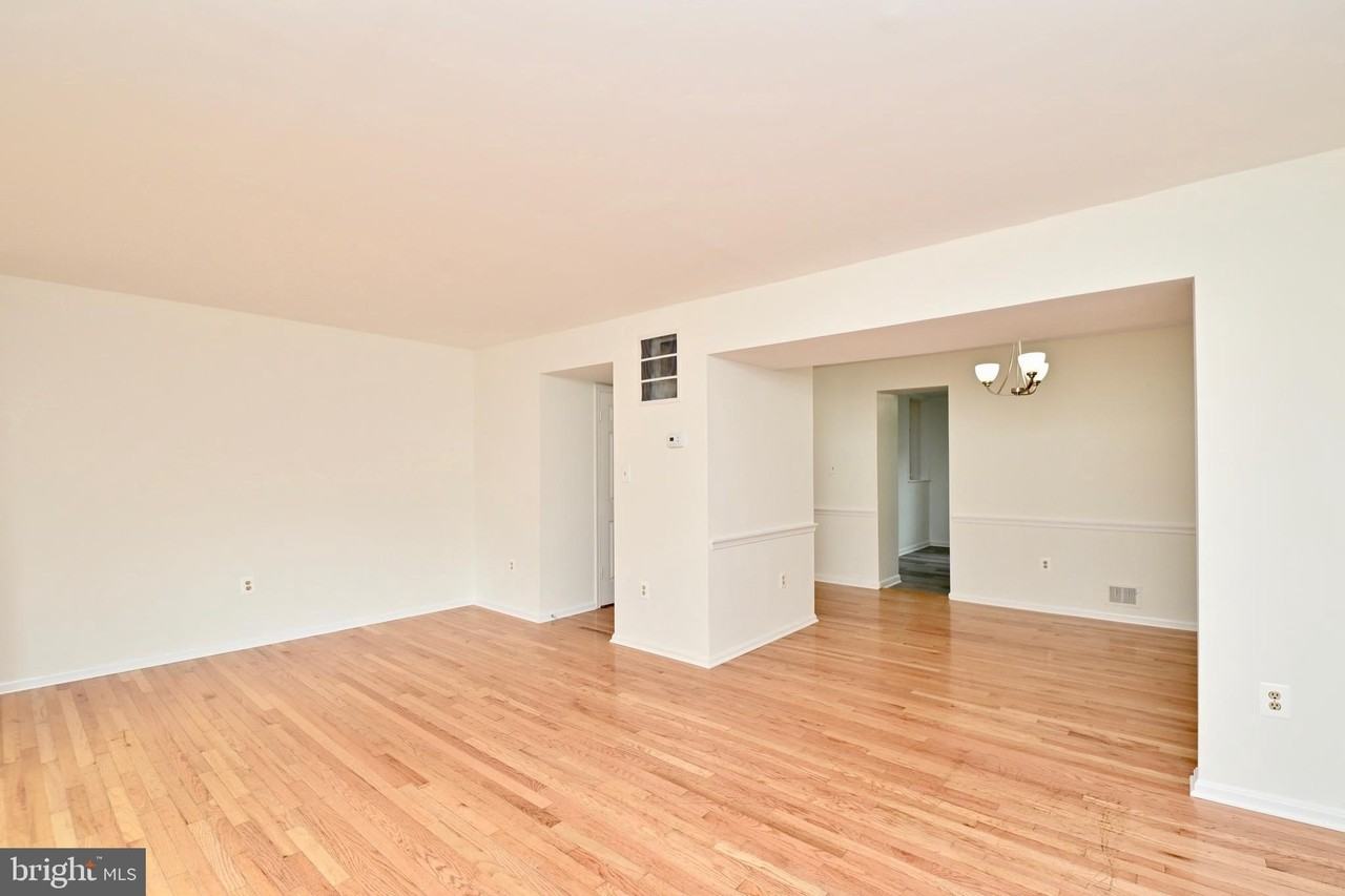 5225 Leeward Ln - Photo 7 of 50