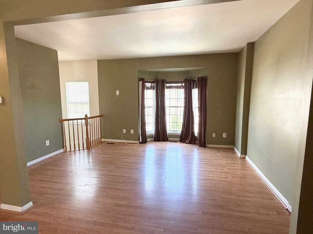 565 Tuliptree Sq Ne - Photo 2 of 34