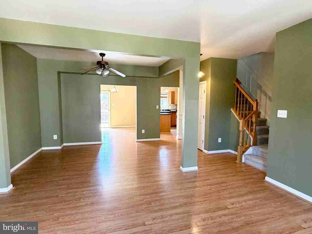 565 Tuliptree Sq Ne - Photo 3 of 34