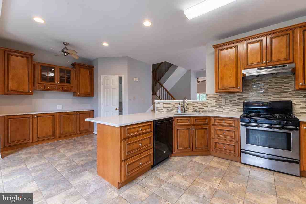 20283 Glenrobin Ter - Photo 3 of 30