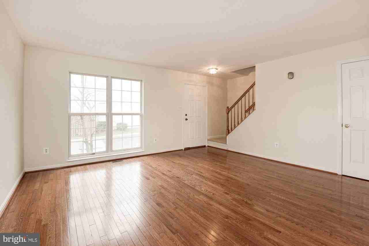 22037 Manning Sq - Photo 7 of 50