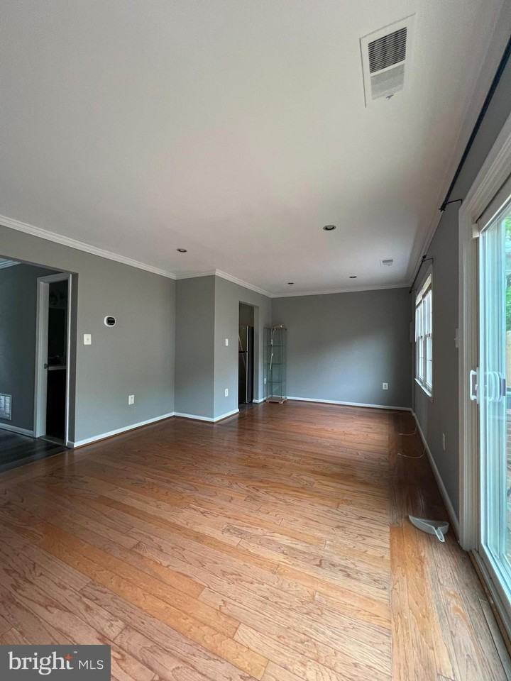 12320 Woodlawn Ct - Photo 4 of 28