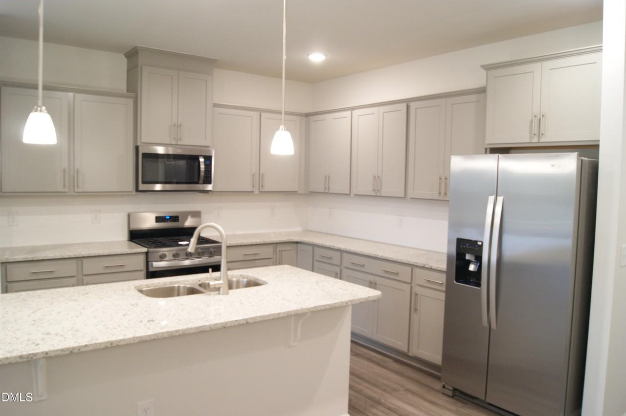 295 Glenmore Gardens Rd - Photo 6 of 29