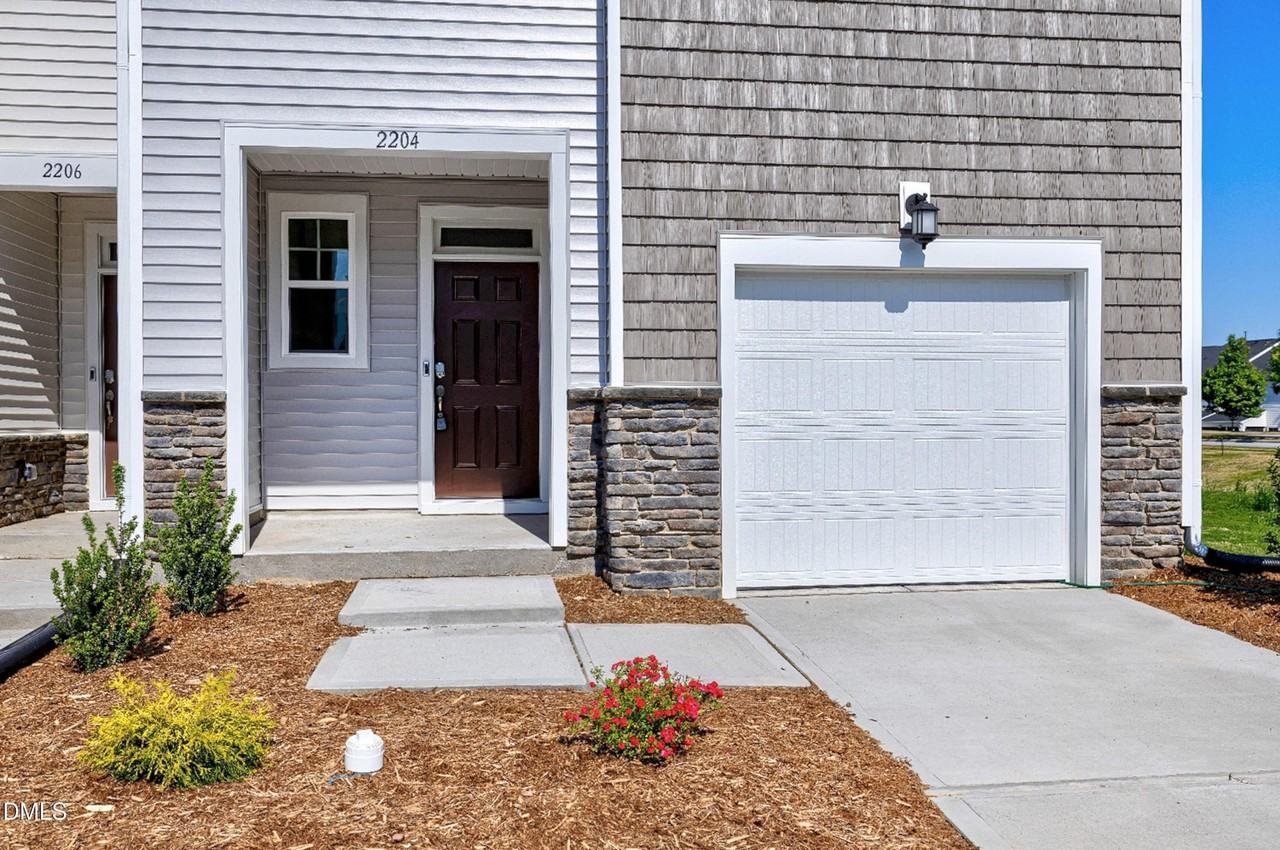 2204 Caen St - Photo 2 of 47