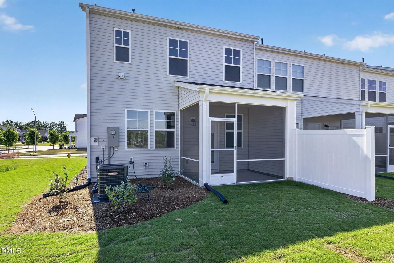 2204 Caen St - Photo 5 of 47