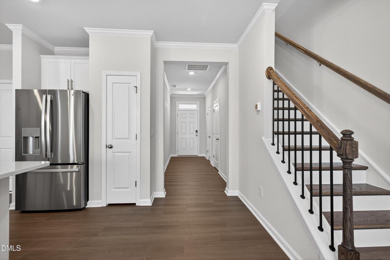 2204 Caen St - Photo 7 of 47