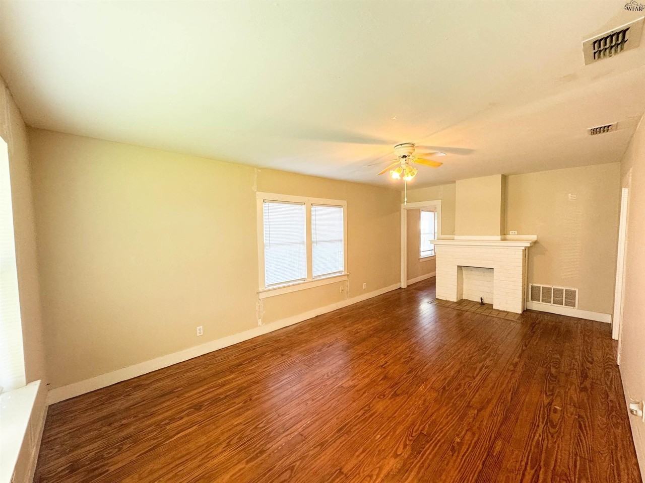 2307 Grant St - Photo 2 of 11