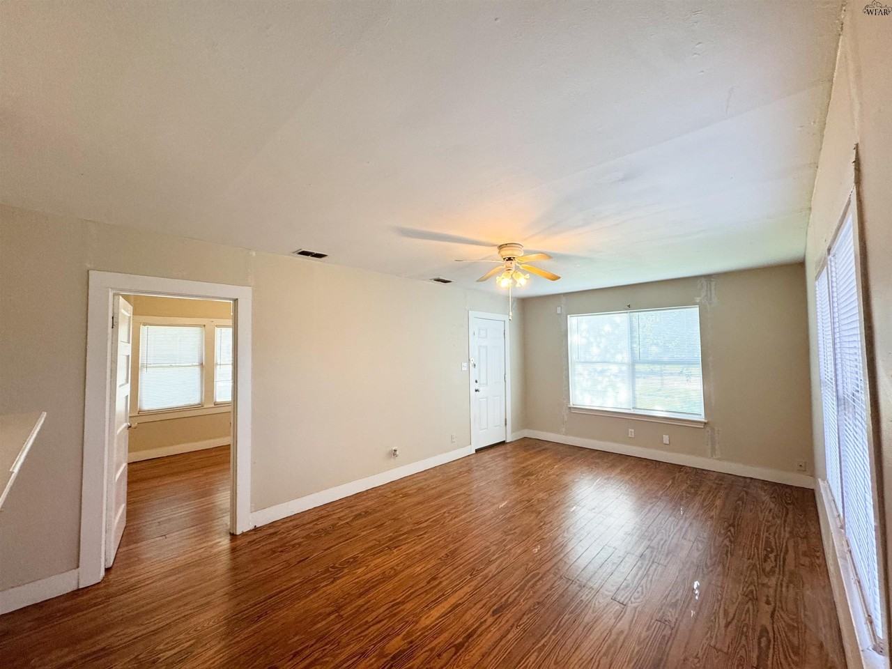 2307 Grant St - Photo 3 of 11