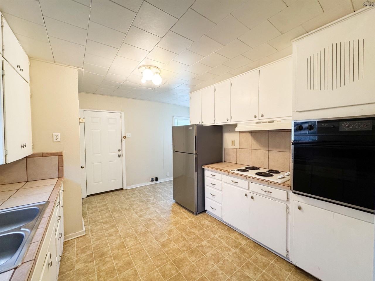 2307 Grant St - Photo 5 of 11