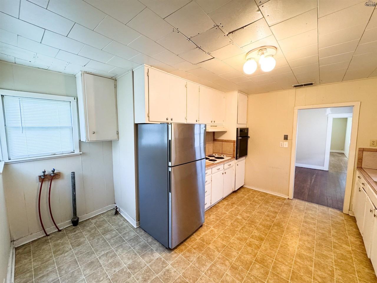 2307 Grant St - Photo 6 of 11