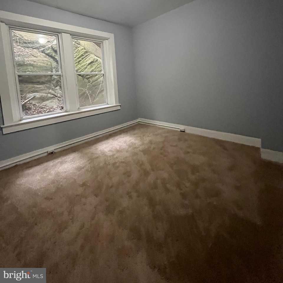 323 Baltimore Ave ##3 - Photo 3 of 12