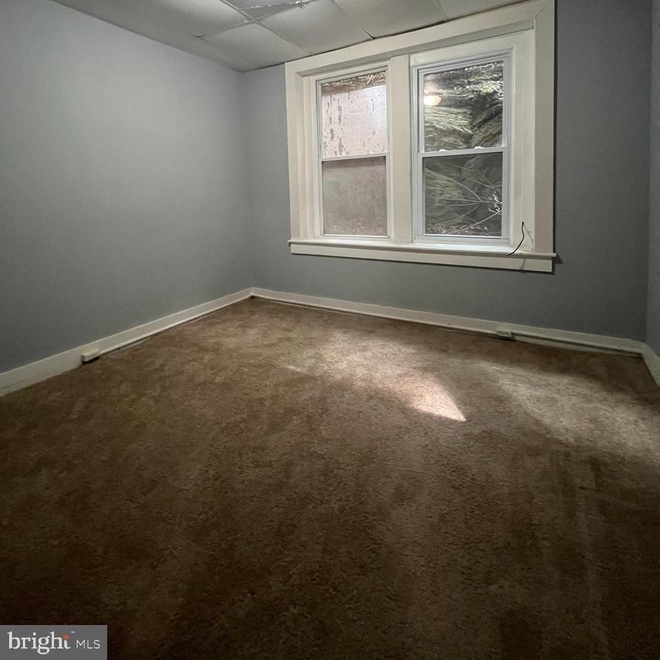 323 Baltimore Ave ##3 - Photo 4 of 12