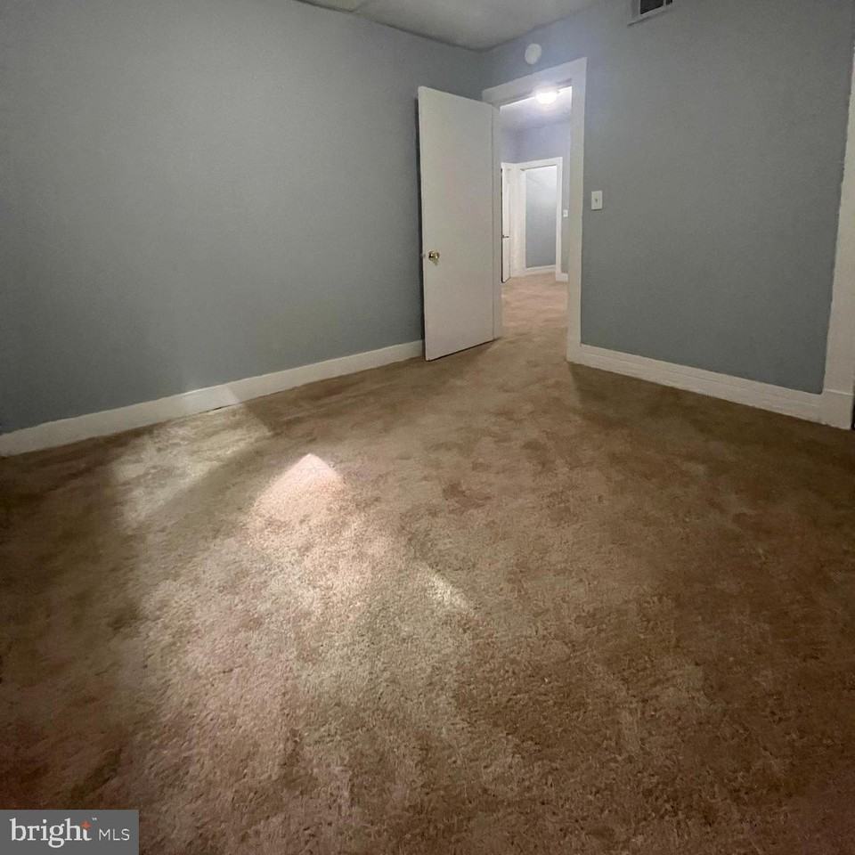 323 Baltimore Ave ##3 - Photo 5 of 12