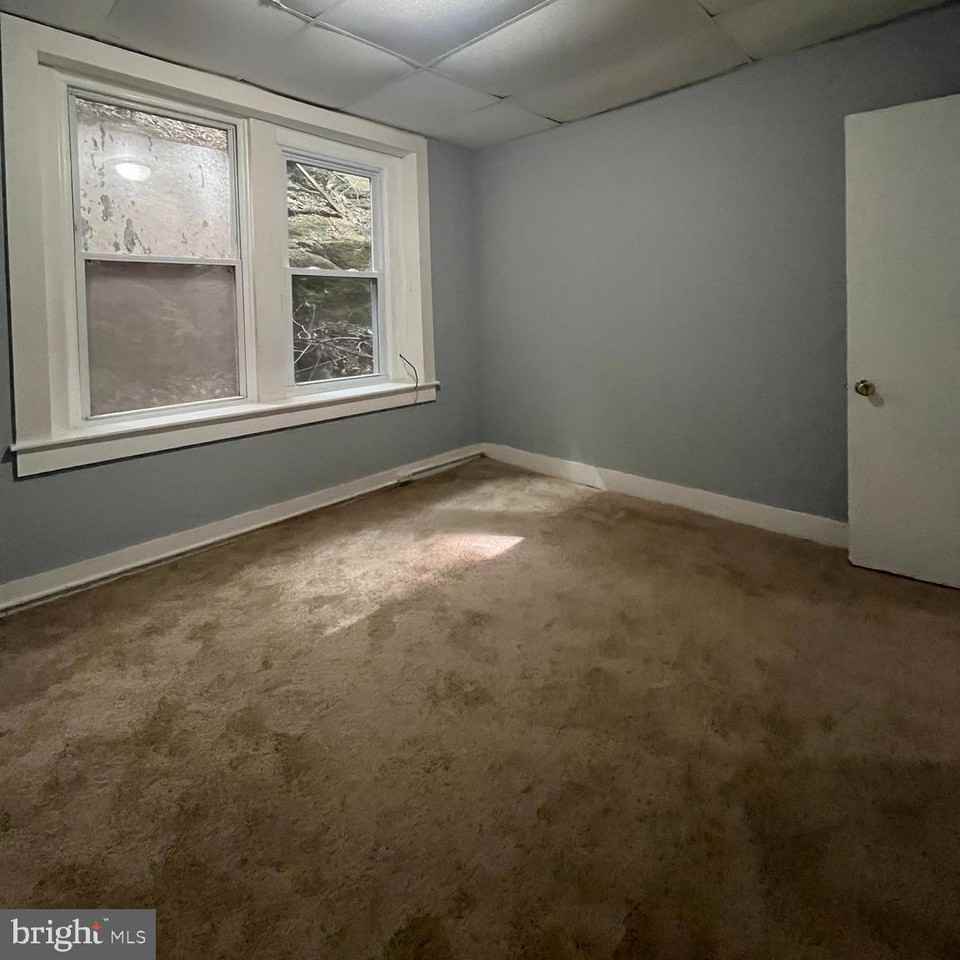 323 Baltimore Ave ##3 - Photo 6 of 12