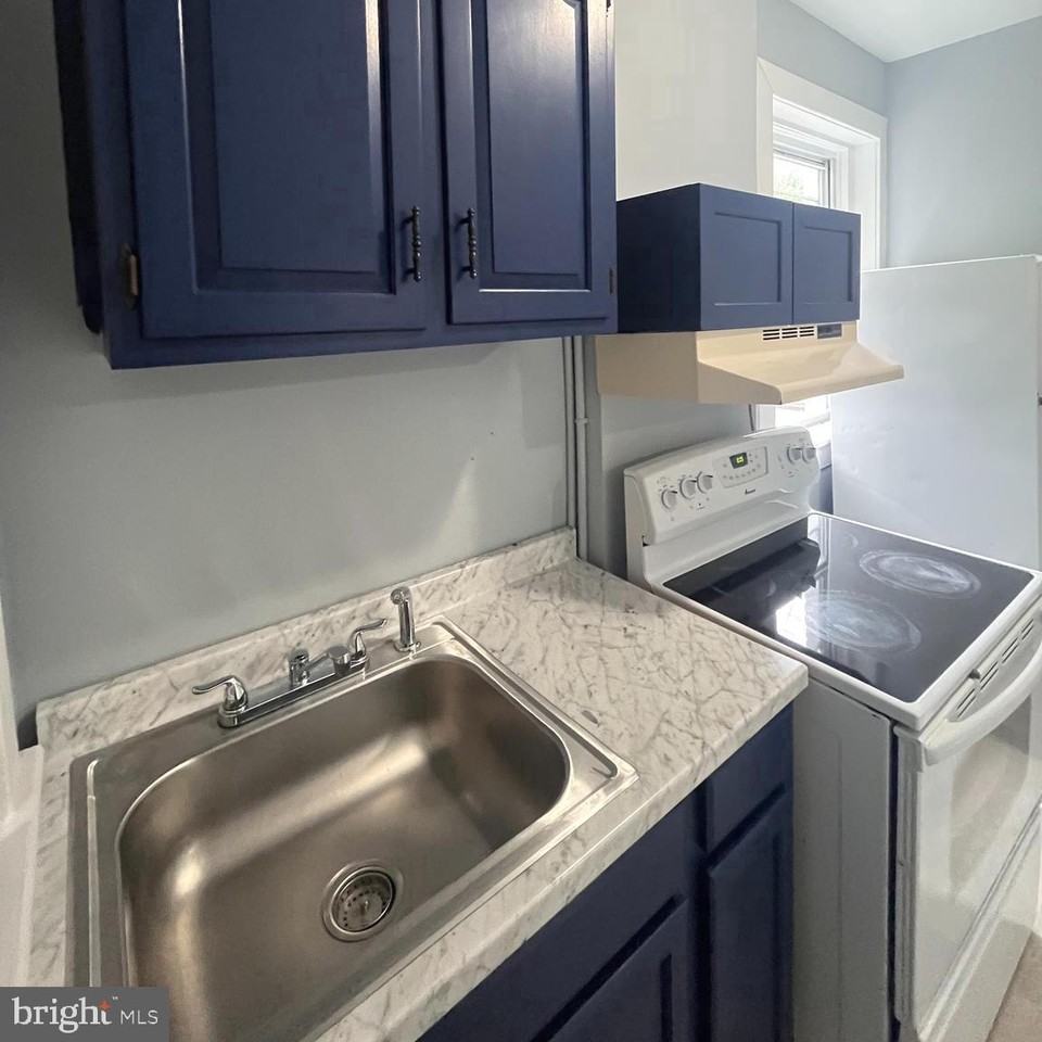 323 Baltimore Ave ##1 - Photo 2 of 11
