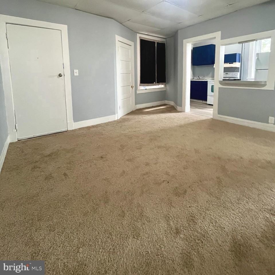 323 Baltimore Ave ##1 - Photo 7 of 11